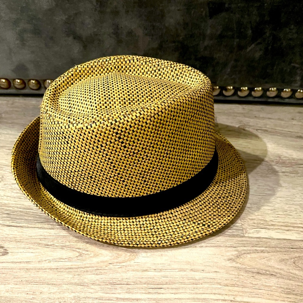 Strawhat,  Straw-hat fedora with black band